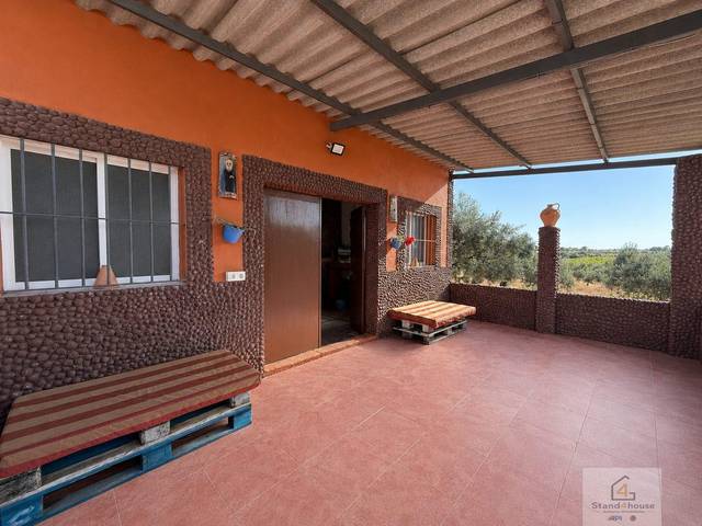 Finca rústica en venta en La Palma del Condado, paraje El Pezón, con porche y piscina